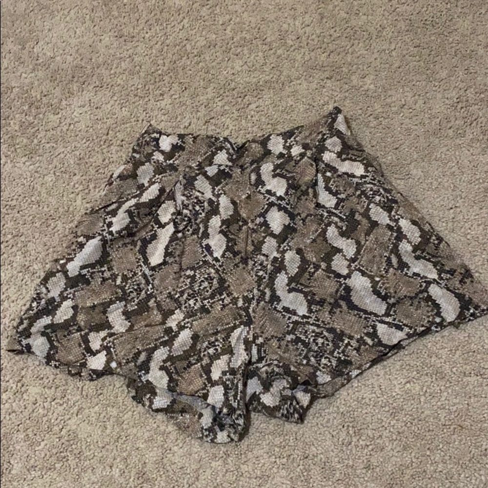 H&M Highwaist Snakeskin Shorts